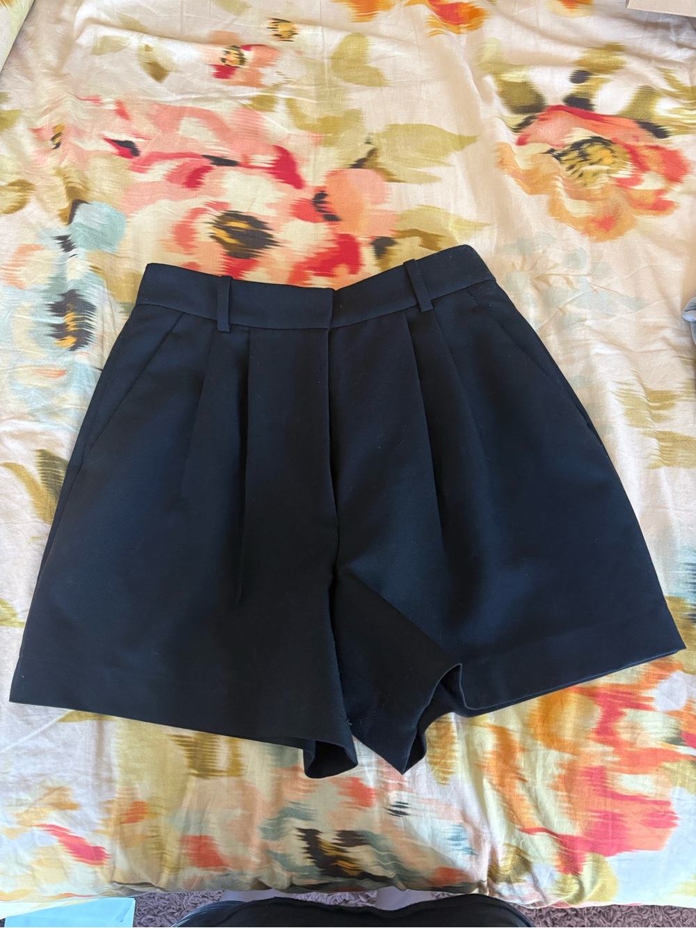 Abercrombie Sloan curve love tailored shorts - Picture 2 of 5